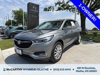 2021 Buick Enclave 4NB56 — front three-quarter view