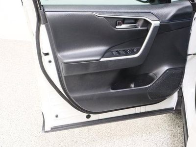 2024 Toyota RAV4 AWD — photo 12 view
