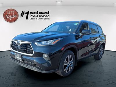 2020 Toyota Highlander — front three-quarter view