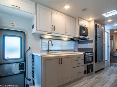 2026 Thor Motor Coach Four Winds — photo 13 view