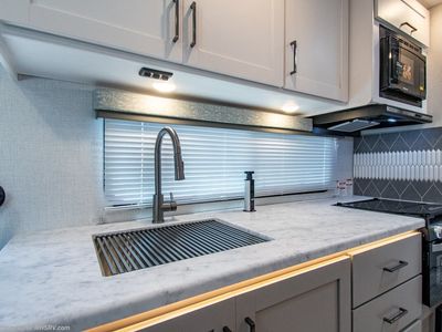 2026 Thor Motor Coach Four Winds — photo 15 view
