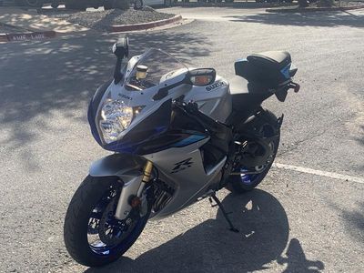 2026 Suzuki GSX-R750 — side profile view