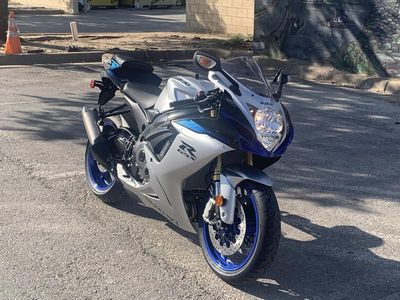 2026 Suzuki GSX-R750 in SILVER — front three-quarter view
