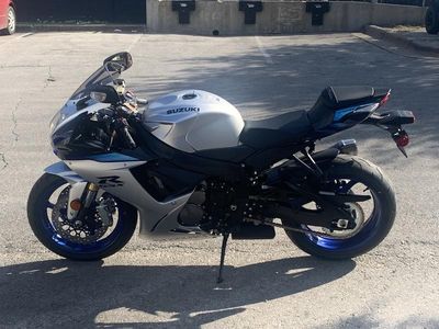 2026 Suzuki GSX-R750 — photo 8 view