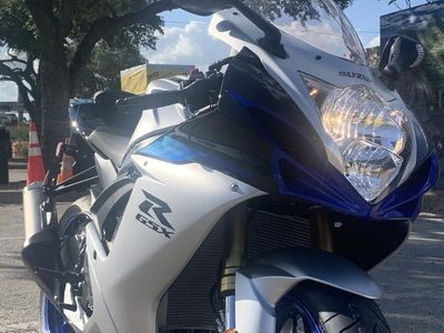 2026 Suzuki GSX-R750 — photo 9 view