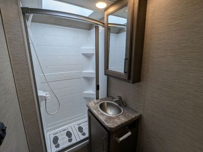 2024 Thor Motor Coach Four Winds — photo 15 view