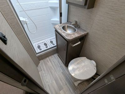 2024 Thor Motor Coach Four Winds — photo 10 view