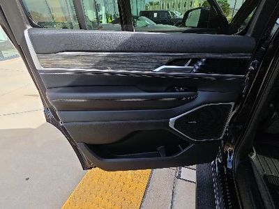 2022 Jeep Wagoneer - Photo 23