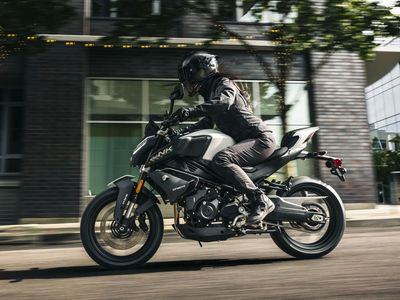 2026 CFMOTO 450NK - Photo 8