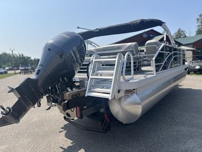2024 Bennington 22 SXSB — rear three-quarter view