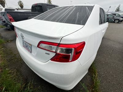 2014 Toyota Camry - Photo 2