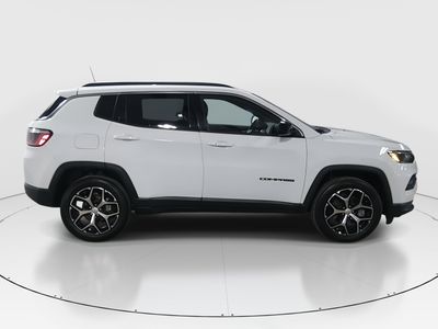 2024 Jeep Compass — photo 8 view