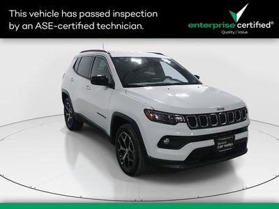 2024 Jeep Compass Latitude 4x4 — front three-quarter view