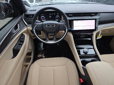 2026 Jeep Grand Cherokee — photo 10 view