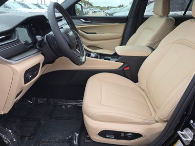 2026 Jeep Grand Cherokee — photo 12 view