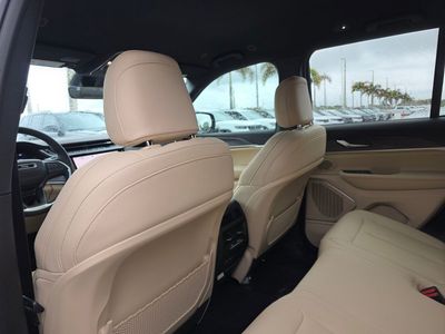2026 Jeep Grand Cherokee — photo 9 view