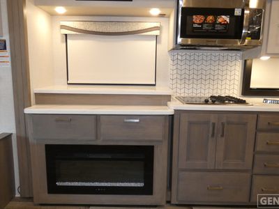 2026 Thor Motor Coach Pasadena — photo 15 view
