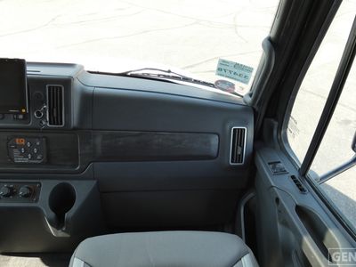 2026 Thor Motor Coach Pasadena — photo 10 view