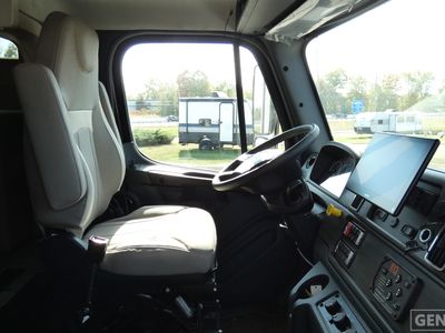 2026 Thor Motor Coach Pasadena — photo 8 view