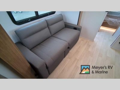 2026 Keystone RV Reign — photo 10 view