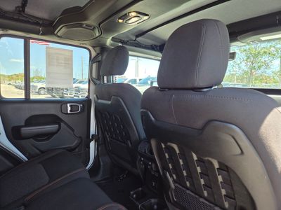 2023 Jeep Gladiator — photo 12 view