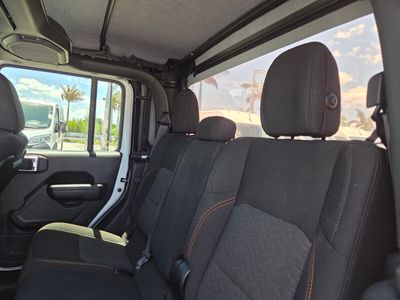 2023 Jeep Gladiator — photo 16 view