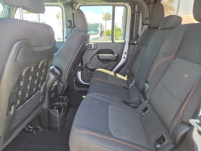 2023 Jeep Gladiator — photo 17 view