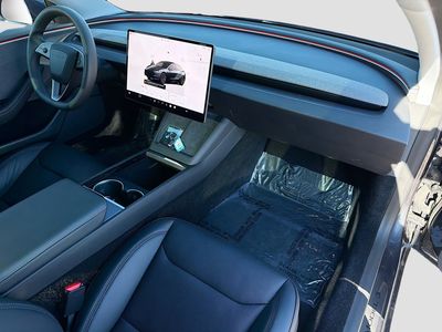 2025 Tesla Model 3 — photo 13 view