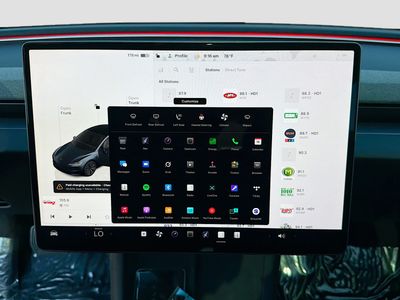 2025 Tesla Model 3 — photo 30 view