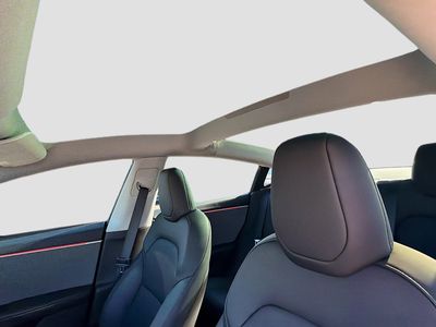 2025 Tesla Model 3 — photo 26 view