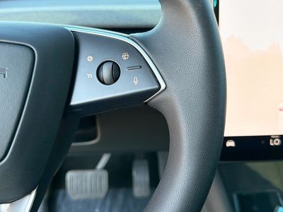 2025 Tesla Model 3 — photo 34 view