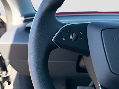 2025 Tesla Model 3 — photo 33 view