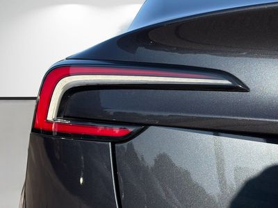 2025 Tesla Model 3 — photo 10 view