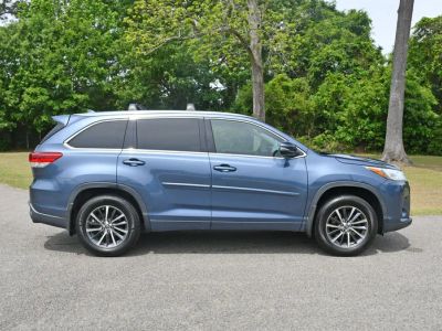 2017 Toyota Highlander - Photo 4