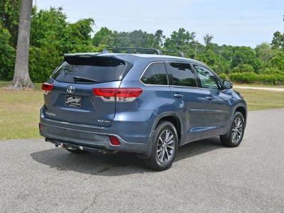 2017 Toyota Highlander - Photo 3