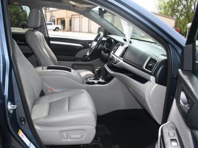 2017 Toyota Highlander - Photo 20