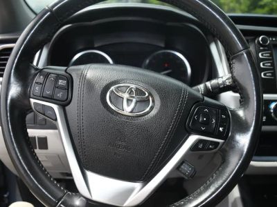 2017 Toyota Highlander - Photo 12