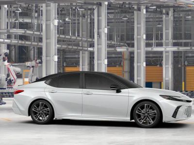 2026 Toyota Camry - Photo 13