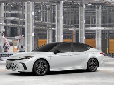 2026 Toyota Camry - Photo 2