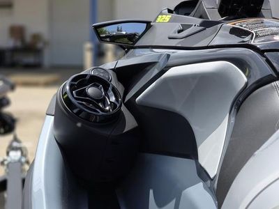 2025 Sea-Doo RXT-X 325 Ice Metal / Manta Green — photo 14 view