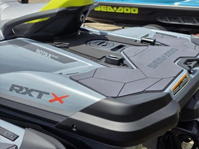 2025 Sea-Doo RXT-X 325 Ice Metal / Manta Green — photo 12 view