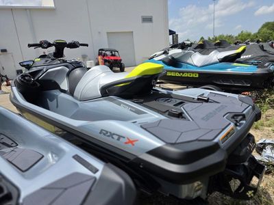 2025 Sea-Doo RXT-X 325 Ice Metal / Manta Green — photo 7 view