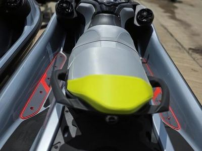 2025 Sea-Doo RXT-X 325 Ice Metal / Manta Green — photo 13 view