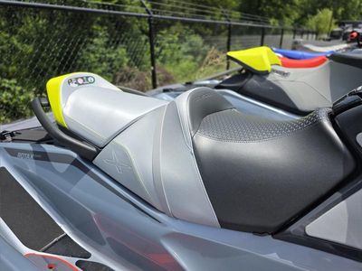 2025 Sea-Doo RXT-X 325 Ice Metal / Manta Green — photo 8 view