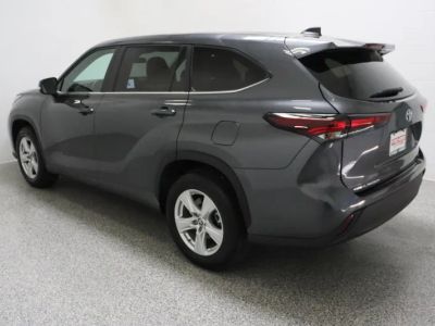 2025 Toyota Highlander FWD - Photo 9