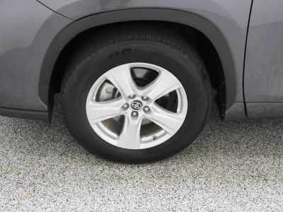 2025 Toyota Highlander FWD - Photo 11