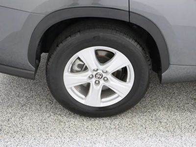 2025 Toyota Highlander FWD - Photo 6