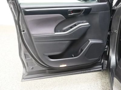 2025 Toyota Highlander FWD - Photo 12
