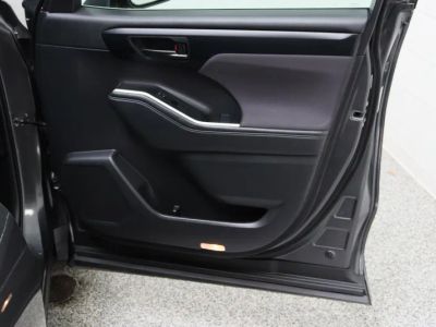 2025 Toyota Highlander FWD - Photo 37