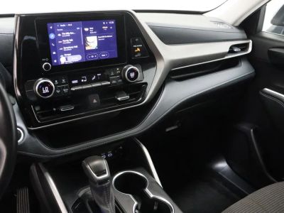 2025 Toyota Highlander FWD - Photo 16